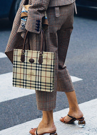 Вінтажна люксова брендова сумка burberry в забарвленні nova check з відділами та шкіряними ручками