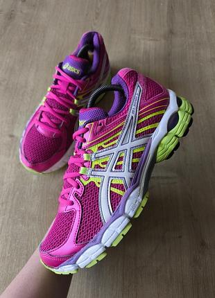 Крутые женские беговые кроссовки  asics, р.40