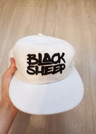Бейсболка унісекс black sheep біла з вишивкою
