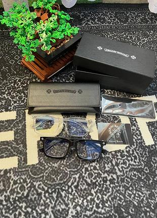 Окуляри chrome hearts

-дуже стильний аксесуар

-упакування присутнє 

-розмір one-size

-ціна 550 грн