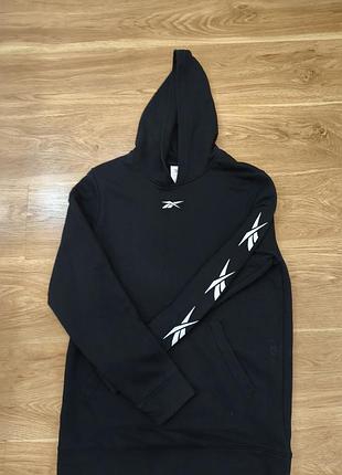 Худи от бренда reebok на лампасах