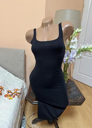 Чорна приталена сукня zara