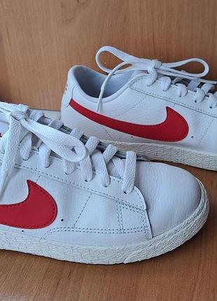 Кроссовки оригинальные nike p36,5