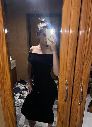 Чорна трикотажна сукня міді з відкритими плечима та обтислим силуетом h&m