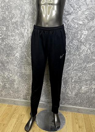 Nike штаны 158-164 см 13-14 лет подростковые спортивные черные зауженные