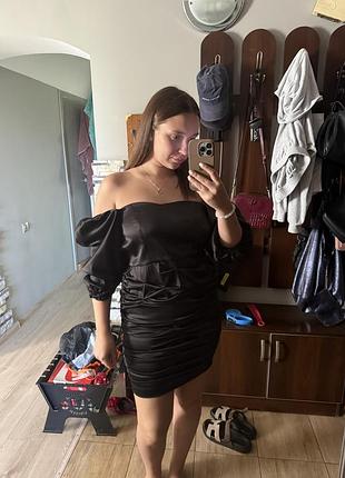 Сукня атласна чорного кольору