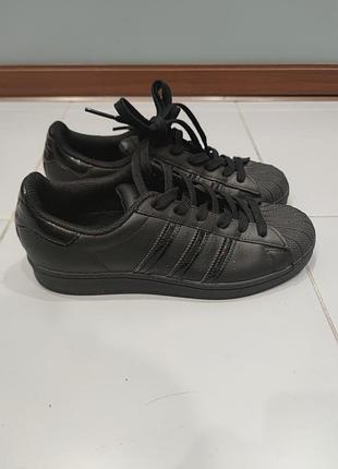 Кроссовки adidas superstar, размер 38,5 в идеальном состоянии
