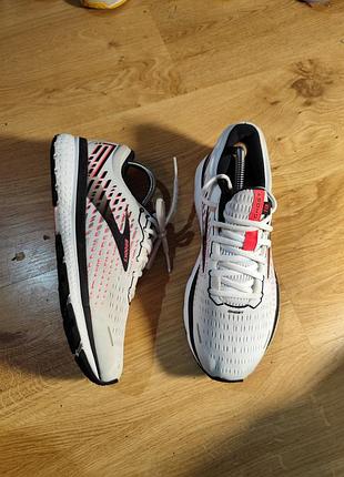 41/26.5 кроссовки brooks