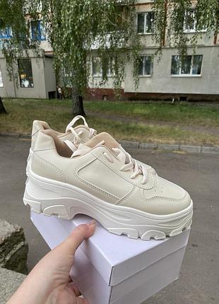 Жіночі кросівки,якісні