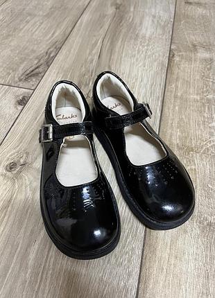 Туфлі clarks, лаковані, 27 розмір