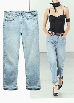 Джинси zara р..m-l з контрастним рваним низом у світлому відтінку деніму