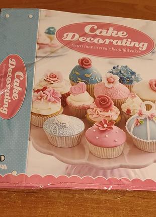 Фирменная папка-сшиватель (биндер) для журналов «cake decorating» от известного издательства de agostini італії.