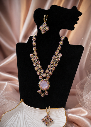 Комплект утренняя звезда колье и серьги 
для женщин 
hand made 
цвет розовый, размер 60 см, хрустальные рондели 2,5 мм, страз 27 мм, японский бисер