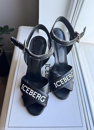 Жіночі босоніжки iceberg
