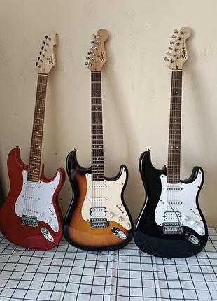 На продаж виставлено 3 електрогітари форми stratocaster. інструменти належать до доступних лінійок брендів fender та squier.