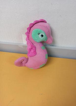 М'яка іграшка рожевий морський коник бренду knitty friends із серії ocean