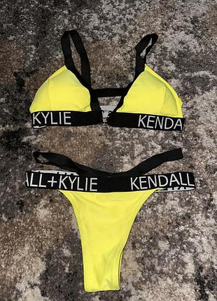 Крутий купальник s kendall kylie