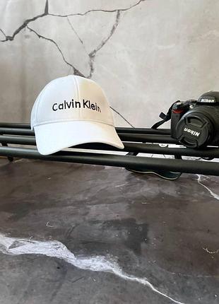 Кепка calvin klein біла