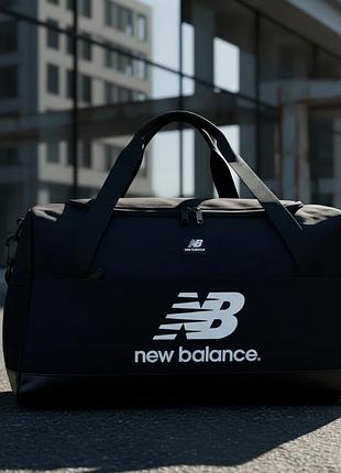 Сумка с большим лого new balance черная
