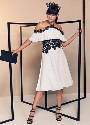 Красивое белое платье с черным кружевом от бренда karen millen