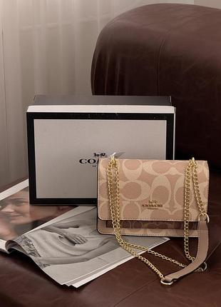 Сумка coach mini klare crossbody in signature canvas пудрово-коричневый