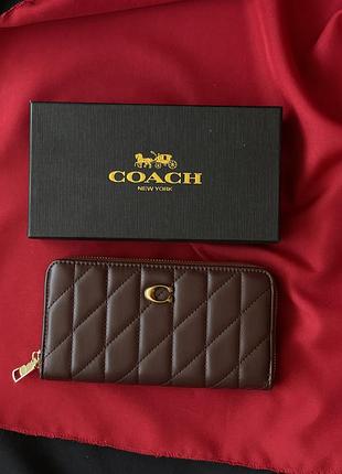 Кошелек coach quilted leather zip around long wallet шоколадный