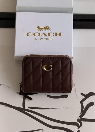 Кошелек coach mini quilted pillow essential zip шоколадный