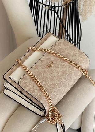 Сумка coach mini klare crossbody in signature canvas пудровый