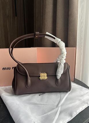 Leather shoulder bag brown