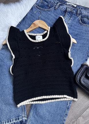 Укорочений вʼязаний топ у стилі кроше від h&m.