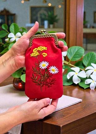 Вышитый джинсовый футляр, для очков, удобной работы с машинной вышивкой.