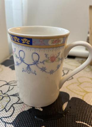 Порцелянова чашка бренду data fine bone china.