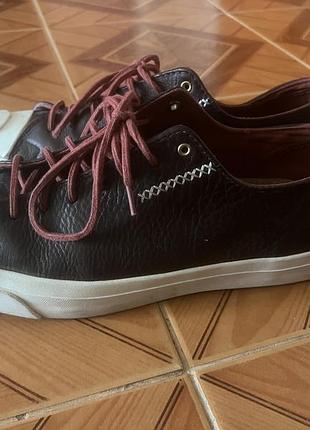 Кеди з лімітованої колекції converse jack purcell cross stitch. ця конкретна версія має декоративні хрестоподібні шви (cross stitch) на бічних панелях