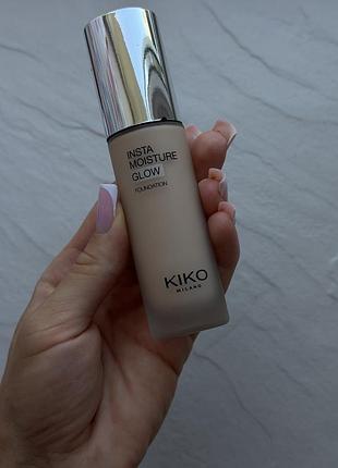 Тональна основа kiko insta moisture glow в нейтральному відтінку 1n
