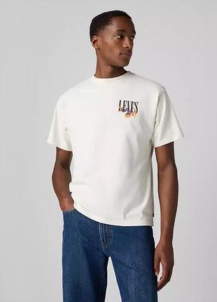 Levi’s  футболка в молочному кольорі з принтом по спині. vintage fit.