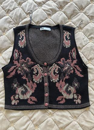 Вкорочена трикотажна жилетка zara з люрексом та візерунком