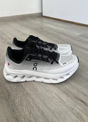 Кросівки on running cloudsurfer