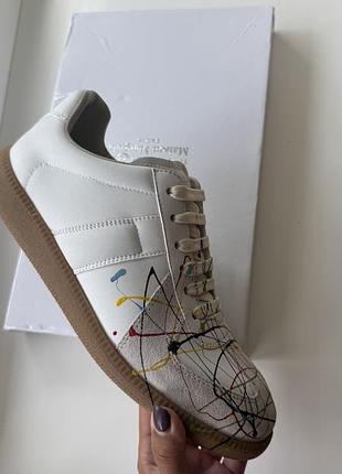 Кросівки білі maison margiela  replica gats з мазками фарби