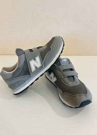 Оригінальні кросівки new balance на липучці 33 розмір
