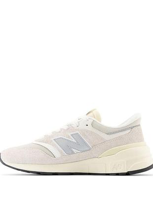 New balance жіночі кросівки