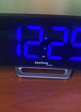 Електронний годинник technoline wt 460 чорного кольору з цифровим циферблатом.