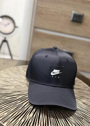 Кепка від бренду nike