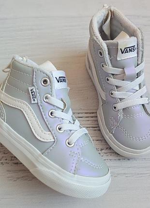 Vans р21 длина уборки по факту 13см
ц399грн