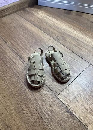 Босоніжки дитячі