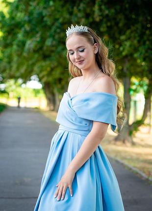 Випускна блакитна сукня