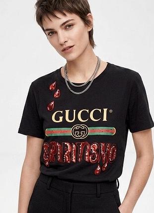 Чорна жіноча футболка від відомого бренду gucci spiritismo з паєтками та брендовим принтом..