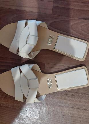 Шльопанці zara