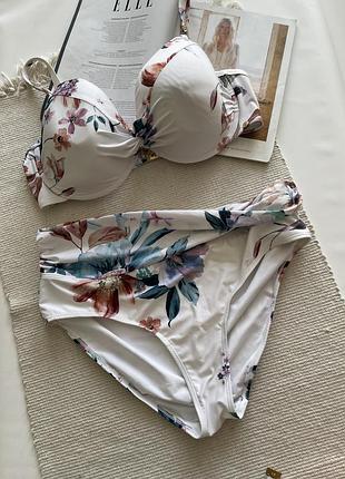Роздільний купальник у світлому кольорі 42 dd / 95 dd