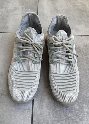 Легкі кросівки adidas