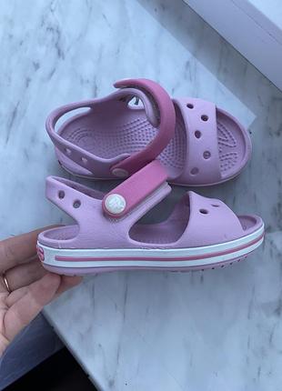 Дитячі босоніжки бренду crocs моделі crocband sandal kids у ніжно-рожевому кольорі c6 (22-23р)